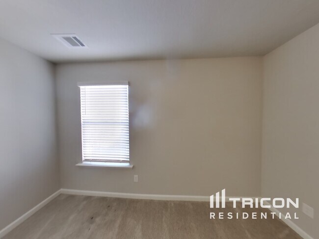 Building Photo - 270 Orchard Ln