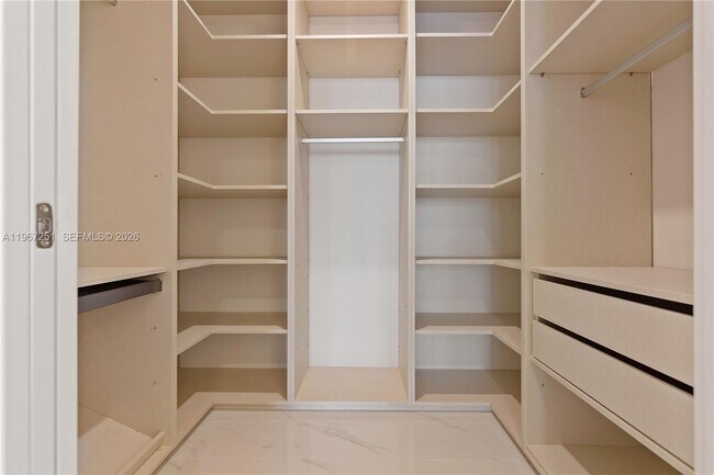 Building Photo - 700 NE 24th St