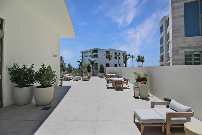 Building Photo - 1591 Gulf of Mexico Dr