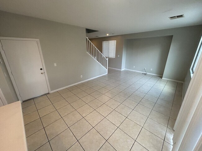 Building Photo - SW 2 story!