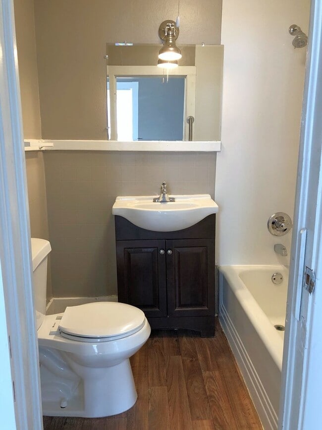 Building Photo - Now Available!! 1 Bed, 1 Bath House - BONUS ROOM!!