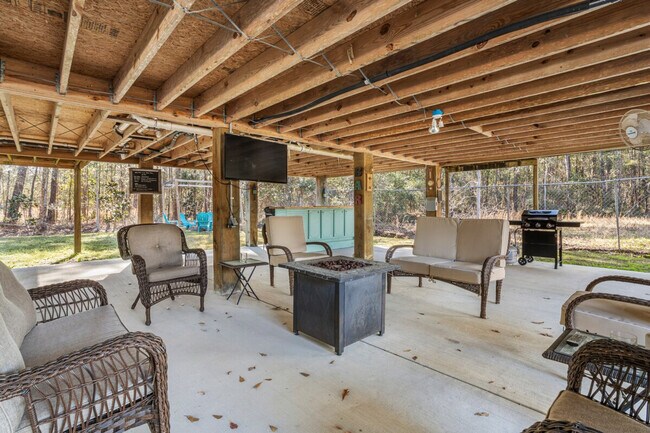 Building Photo - 309 Julia St