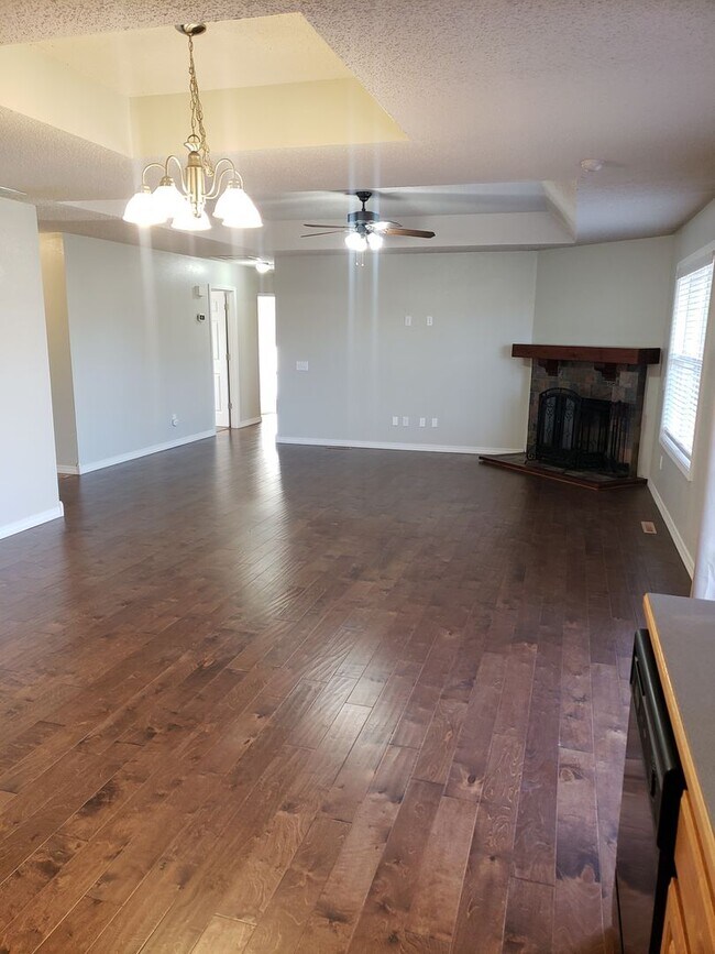 Building Photo - Southwest Springfield - Battlefield Area, ...
