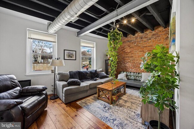 Building Photo - 115 Green Ln