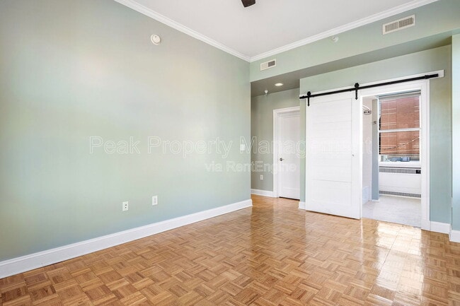 Building Photo - 212 E Clay St