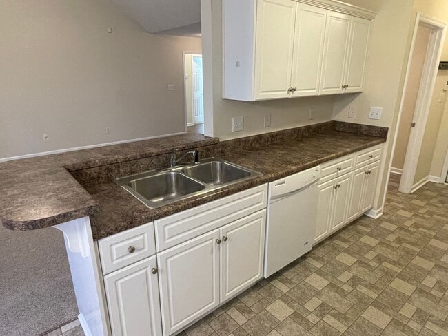 Building Photo - 612 Lory Ln