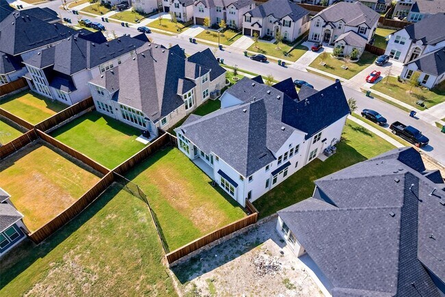 Building Photo - 2820 Shadybrook Dr