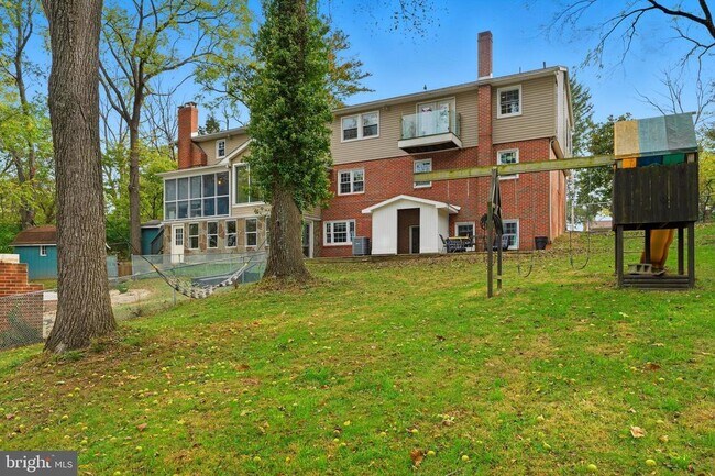 Building Photo - 5642 Jefferson Blvd