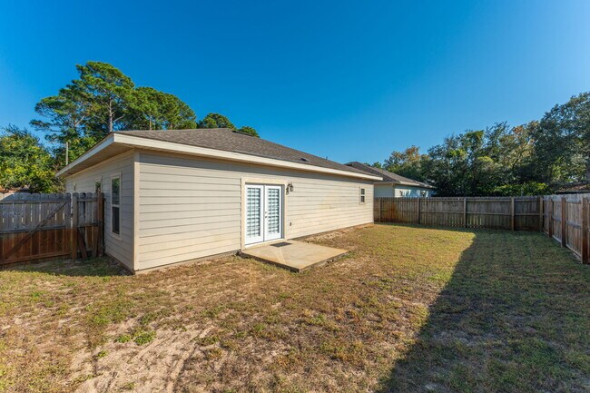 Building Photo - 2137 Janet St
