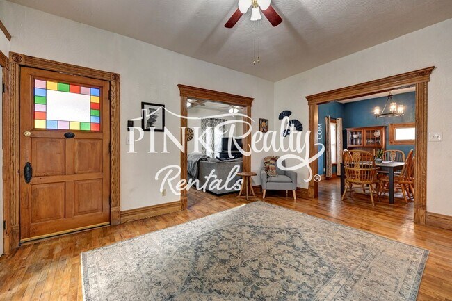 Building Photo - 1610 W Kiowa St