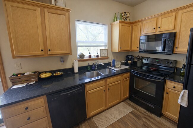 Building Photo - 3D Tour Available - Open Floor Plan + Miller Ranch Neighborhood + Community Pool + Lawn Care Prov...