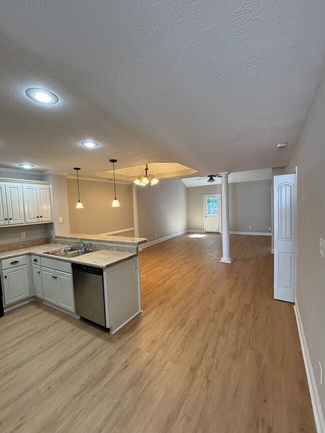 Building Photo - 806 Whispering Willow Ct