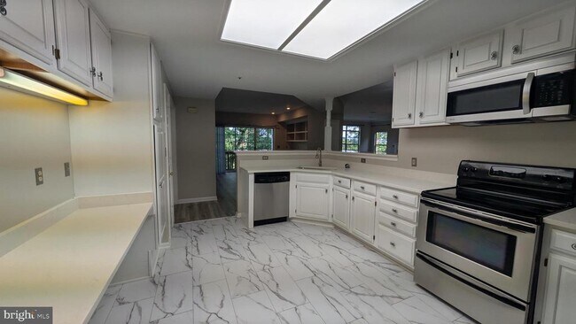 Building Photo - 332 Overlook Dr
