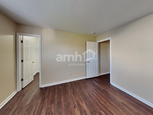 Building Photo - 529 Austrian Way