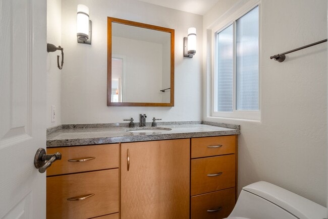 Building Photo - Stunning Waterfront Townhome in Huntington Beach!