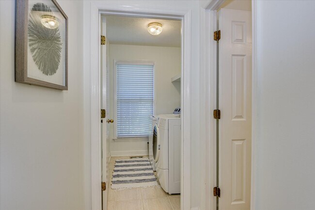 Building Photo - 869 Hickory Ridge Rd