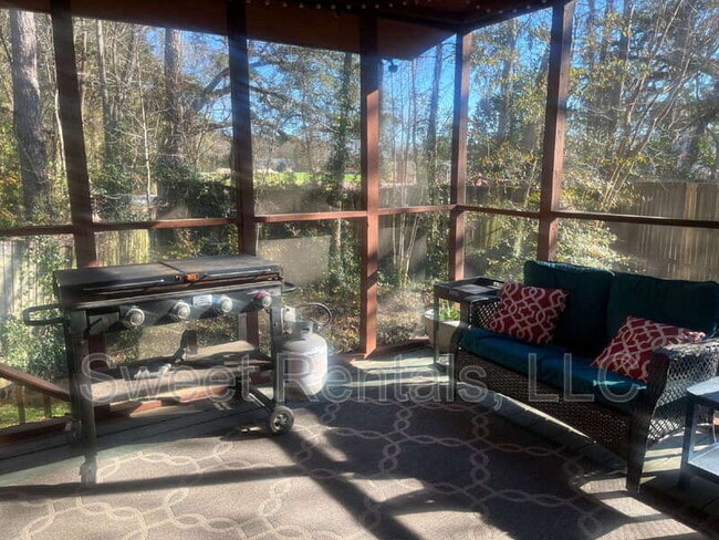 Building Photo - 47 Arabian Dr