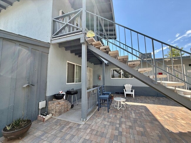 Building Photo - Charming 2-Bed Apartment – Well-Maintained...