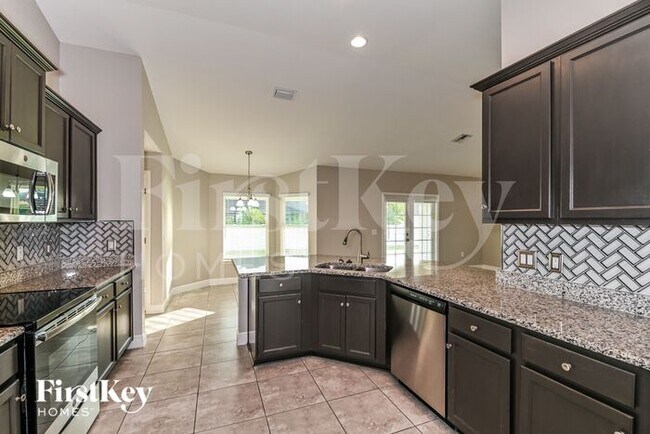 Building Photo - 3709 NE 12th Ave