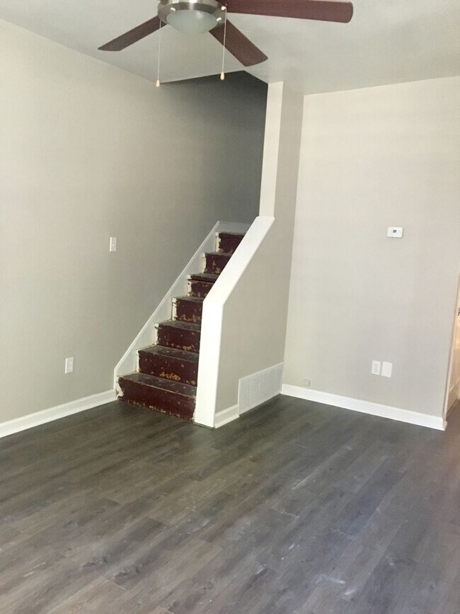 Building Photo - *** Duplex Style Apartment * Pet Friendly * Renovated * Available Now * Granite Counters * Stainl...