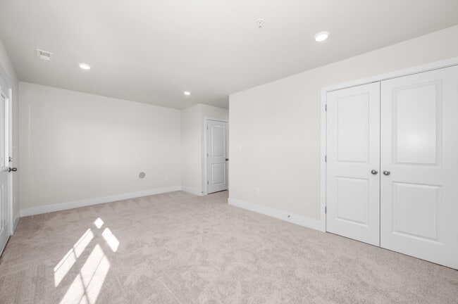 Building Photo - 2244 Marcy Dr