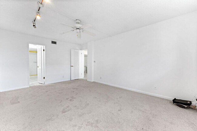 Building Photo - 3575 S Ocean Blvd