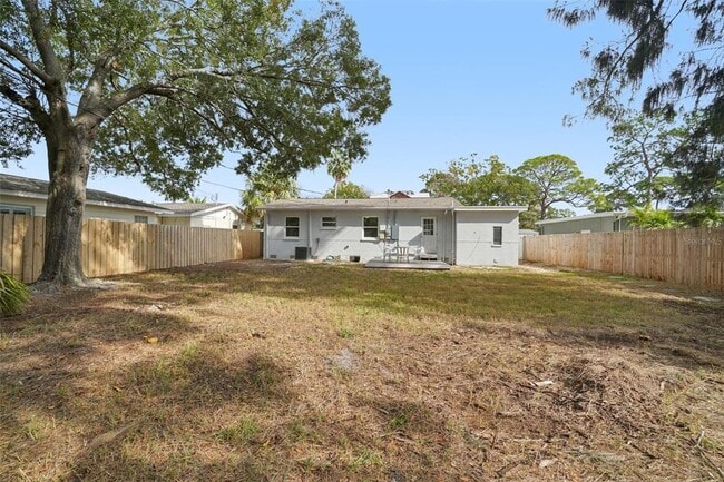 Building Photo - 9008 Bay St NE