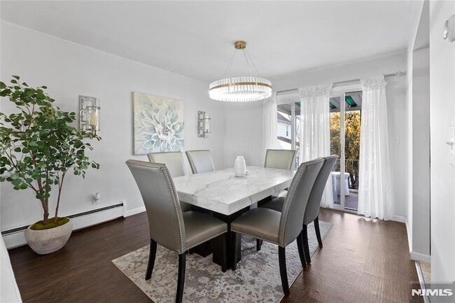 Building Photo - 557 Market St