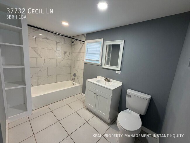 Building Photo - 37732 Cecil Ln