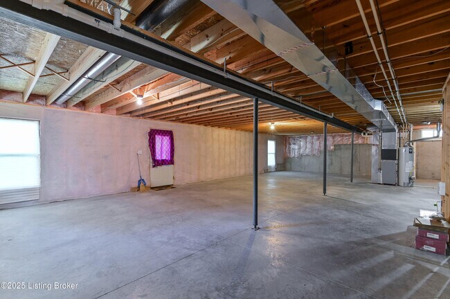 Building Photo - 220 Rockcrest Way