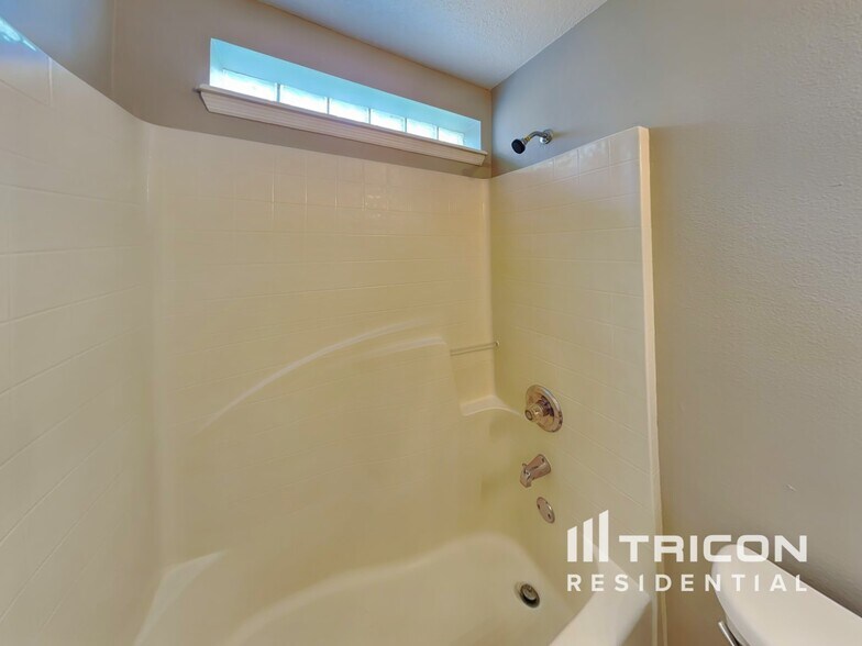 Building Photo - 335 Heritage Estates Ln