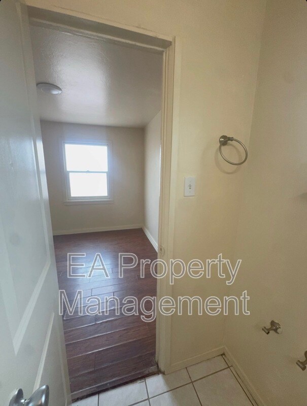Building Photo - 529 Alvarado Dr SE