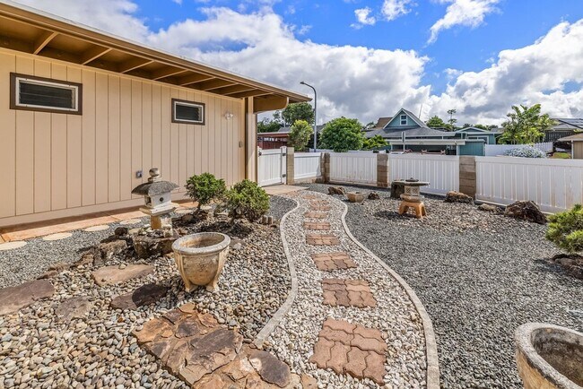 Building Photo - Spacious, 4 bedroom 2 bath single family home in Mililani! *First showing on Monday, January 5th ...