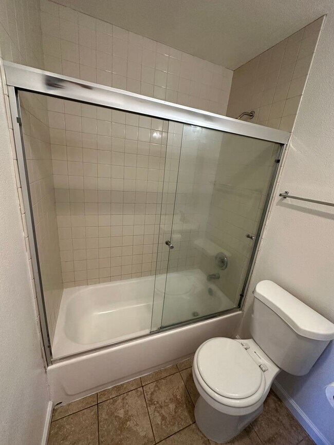 Building Photo - 564-568 7th St