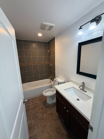 Building Photo - 1925 S Orange Ave