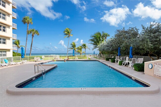 Building Photo - 1069 Hillsboro Mile