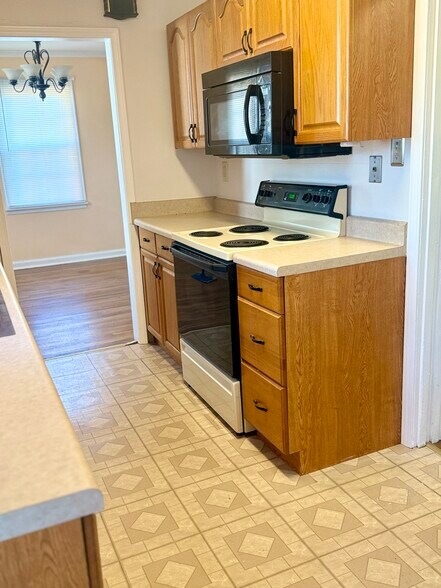 Building Photo - 4634 Amboy Rd