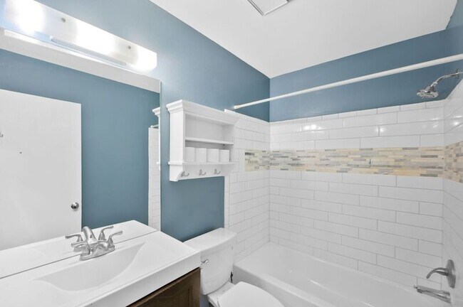 Building Photo - 4744 Edison Ln