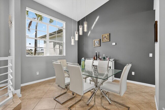 Building Photo - 1971 SW Breezeway St