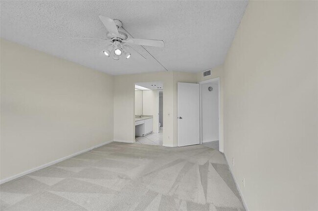 Building Photo - 1604 Abaco Dr