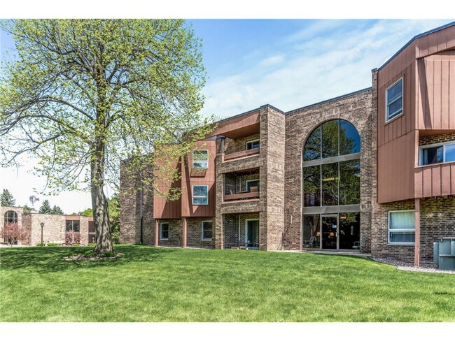 Building Photo - 2210 Midland Grove Rd