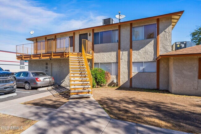 Primary Photo - 3308 W Loma Ln