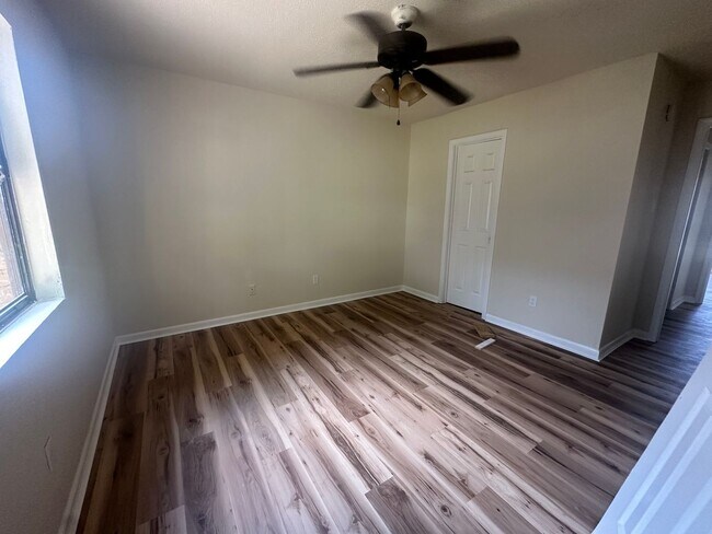 Building Photo - 105 Cantal Dr