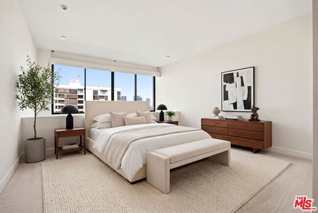 Building Photo - 10724 Wilshire Blvd