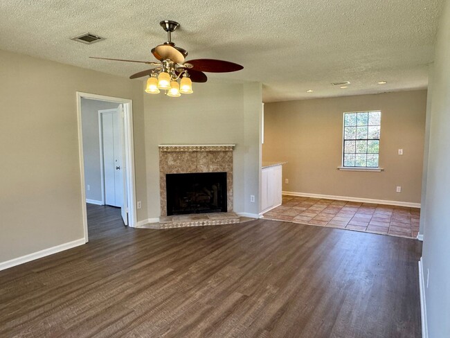 Building Photo - Dreamy 3-Bedroom