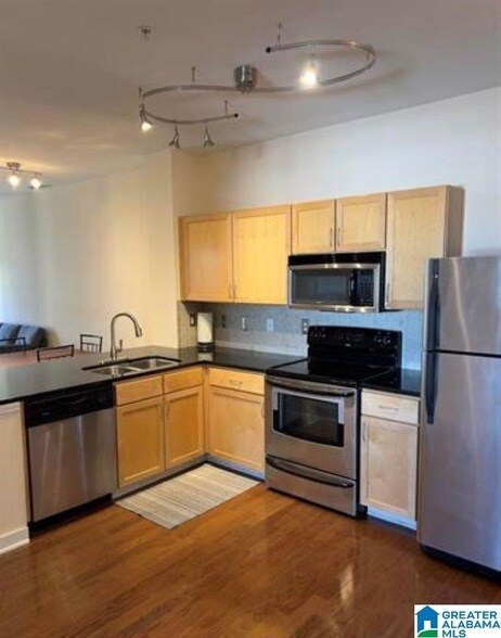 Building Photo - 2020 5th Ave