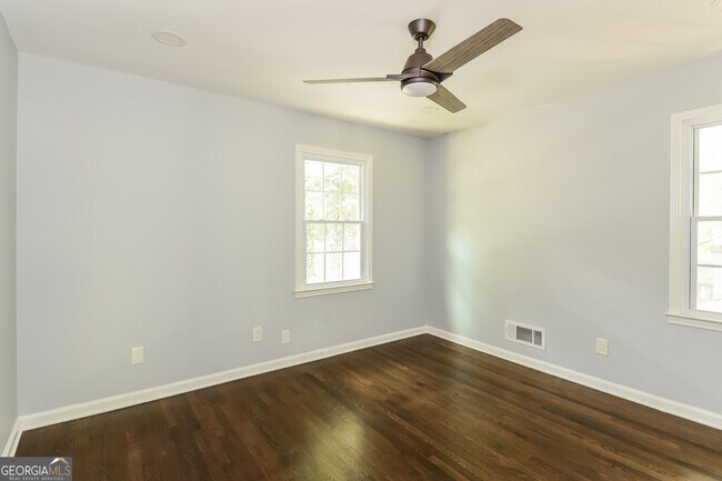 Building Photo - 2730 Cedarbrook Dr