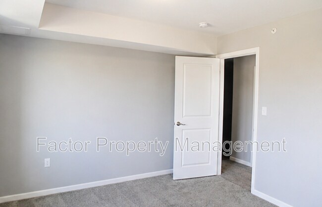 Building Photo - 561 S Elk St