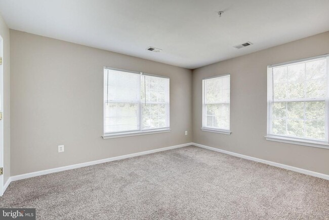 Building Photo - 151 Brynwood St