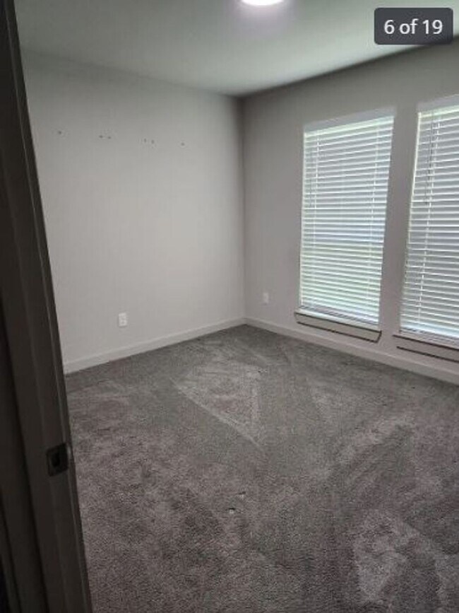 Building Photo - 4740 Fellows Ln